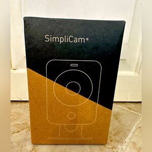 BNIB Simplisafe simplicam with two key fobs. Purchased 5 years ago.